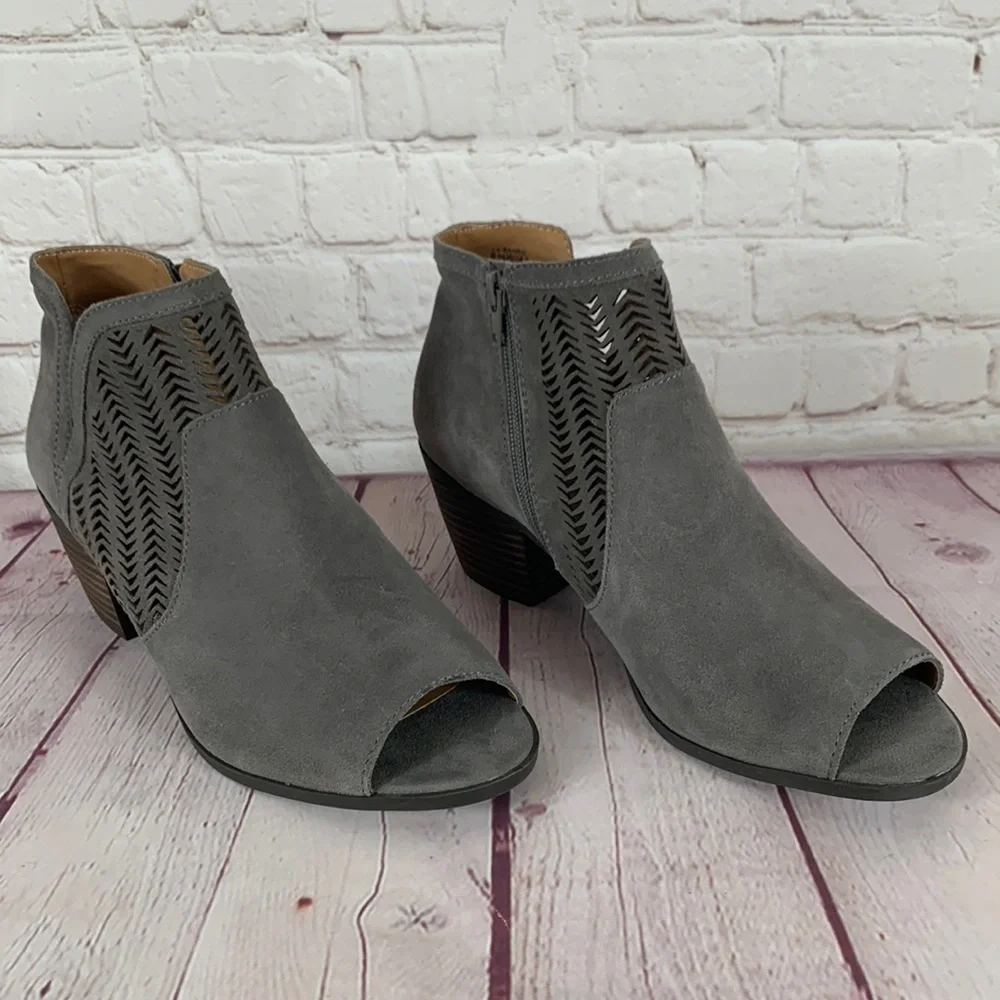 LUCKY Brand LK-Bahrie Titanium Oiled Suede Shootie Wide Width Size 9.5